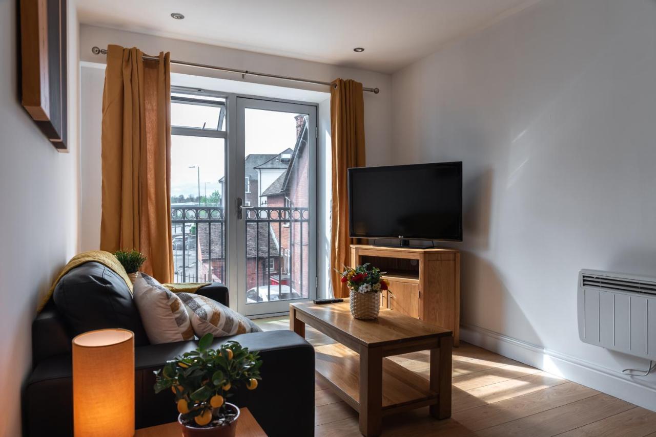 The Old Library - Modern Apartment With Rooftop Terrace Near The Train Station Newbury  Eksteriør billede