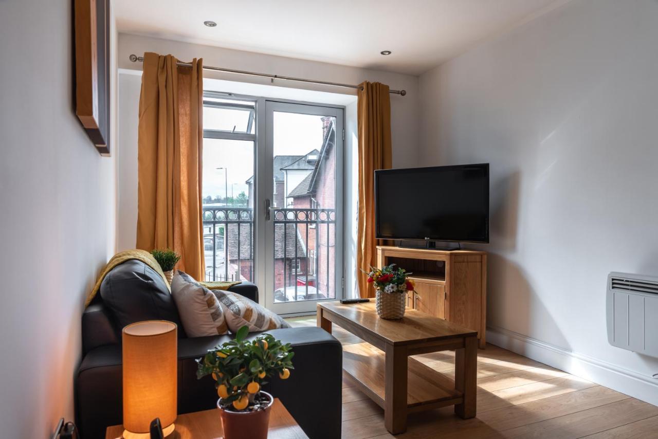 The Old Library - Modern Apartment With Rooftop Terrace Near The Train Station Newbury  Eksteriør billede